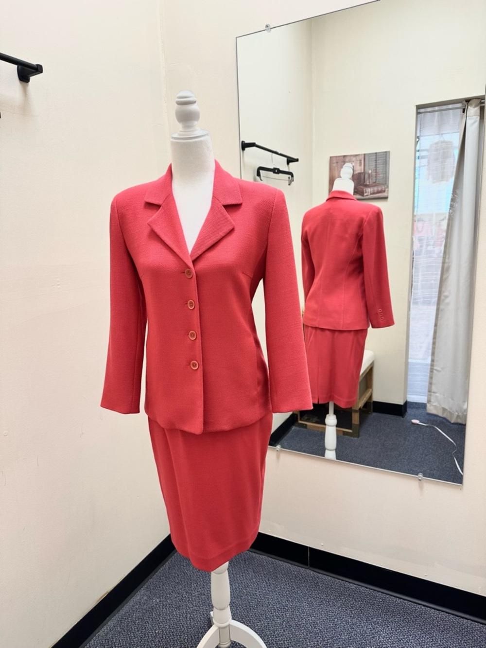 Burberry’s Coral Pink Tailored Jacket & Pencil Skirt. GORGEOUS!LIKE NEW! Size 2